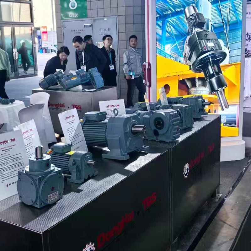DM -Serie Schwerlades Feststoffwelle Helical Variable Geschwindigkeitsgetriebe Motor mit Bremse mit Bremse